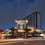 Doral Pool 1407 By Waveproperties