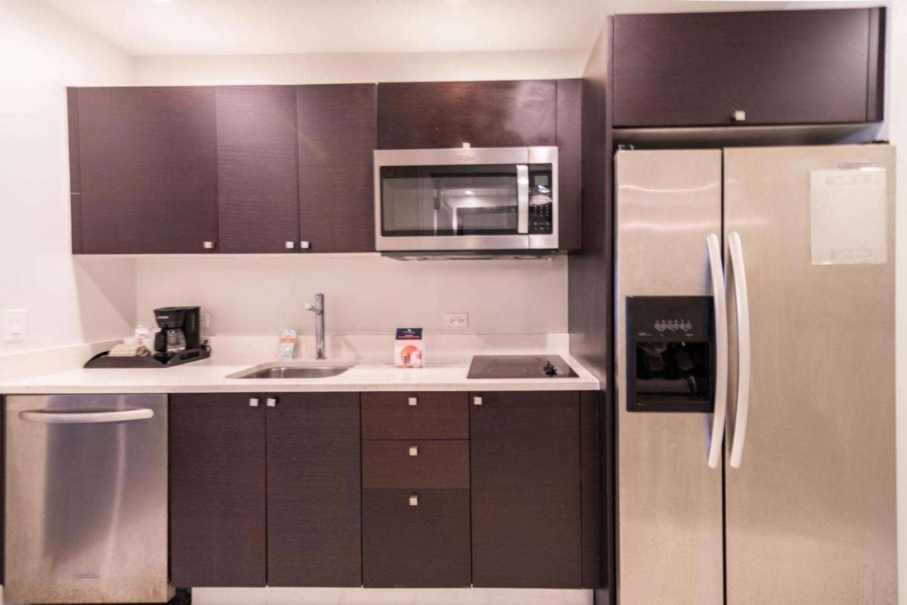 Apartment Doral Pool 1407 By Waveproperties