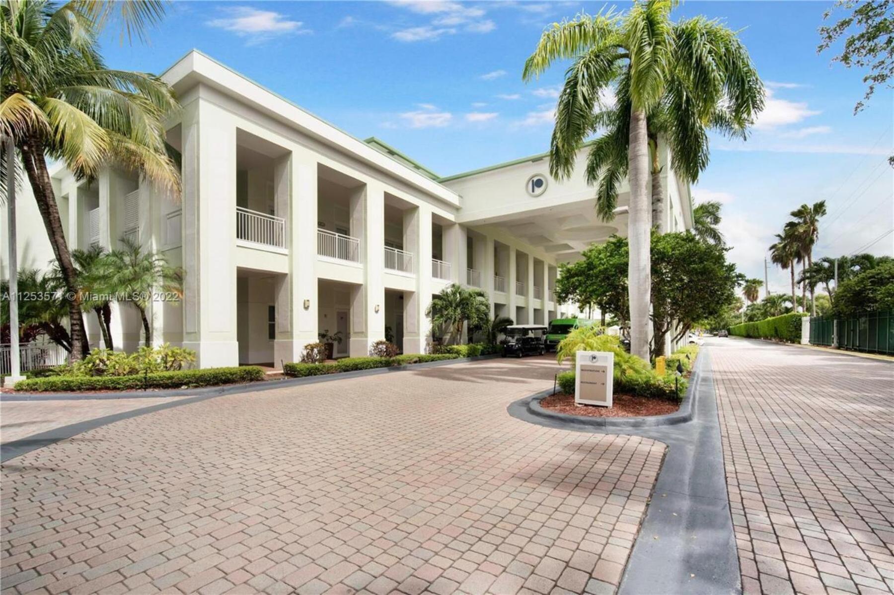 Apartment Doral Pool 1407 By Waveproperties *
