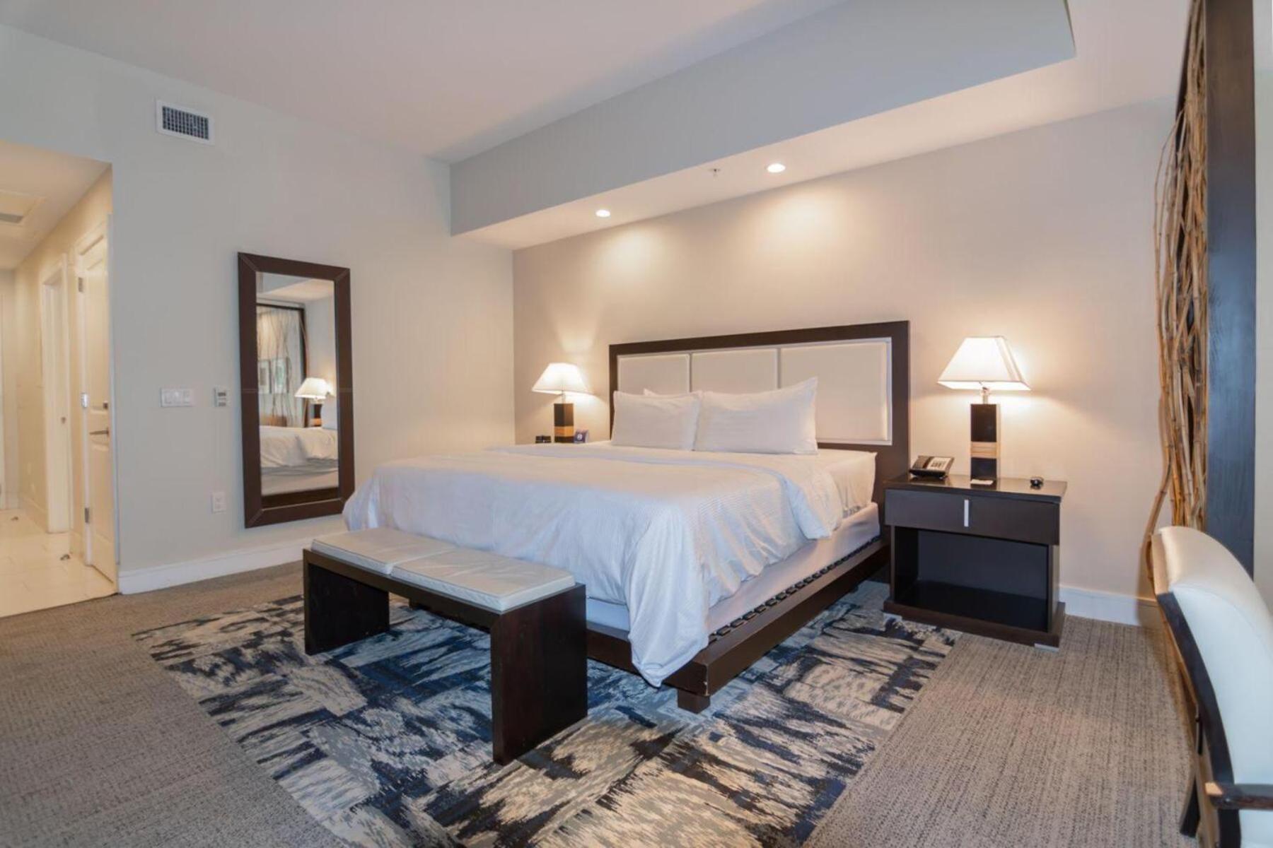 Doral Pool 1407 By Waveproperties Apartment Miami
