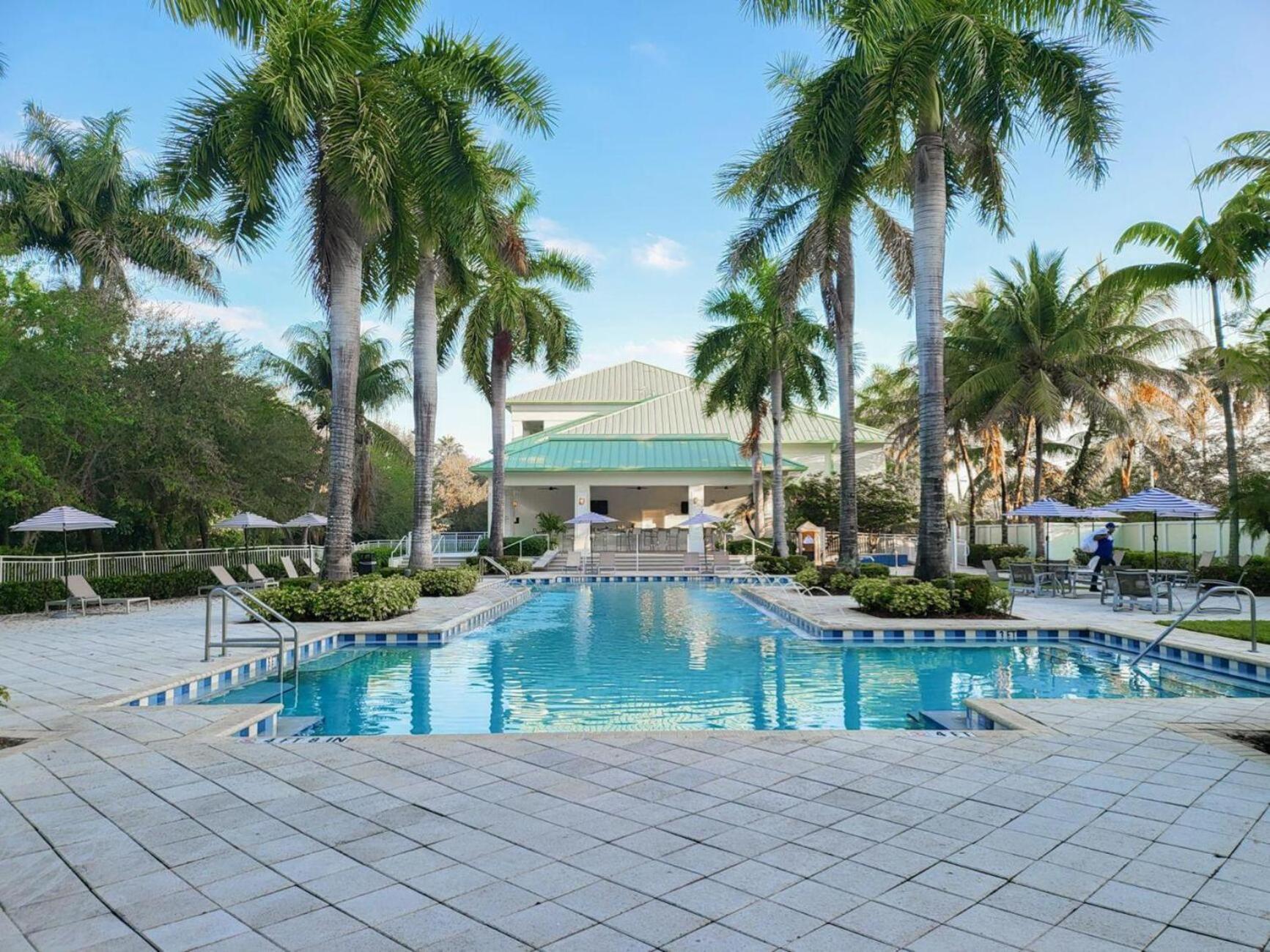 Doral Pool 1407 By Waveproperties * Miami