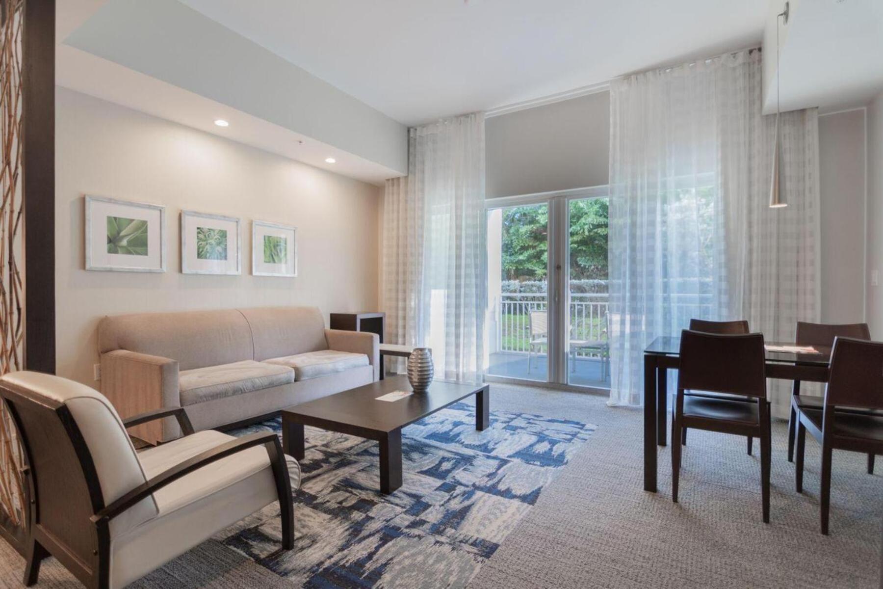 Doral Pool 1407 By Waveproperties Apartment