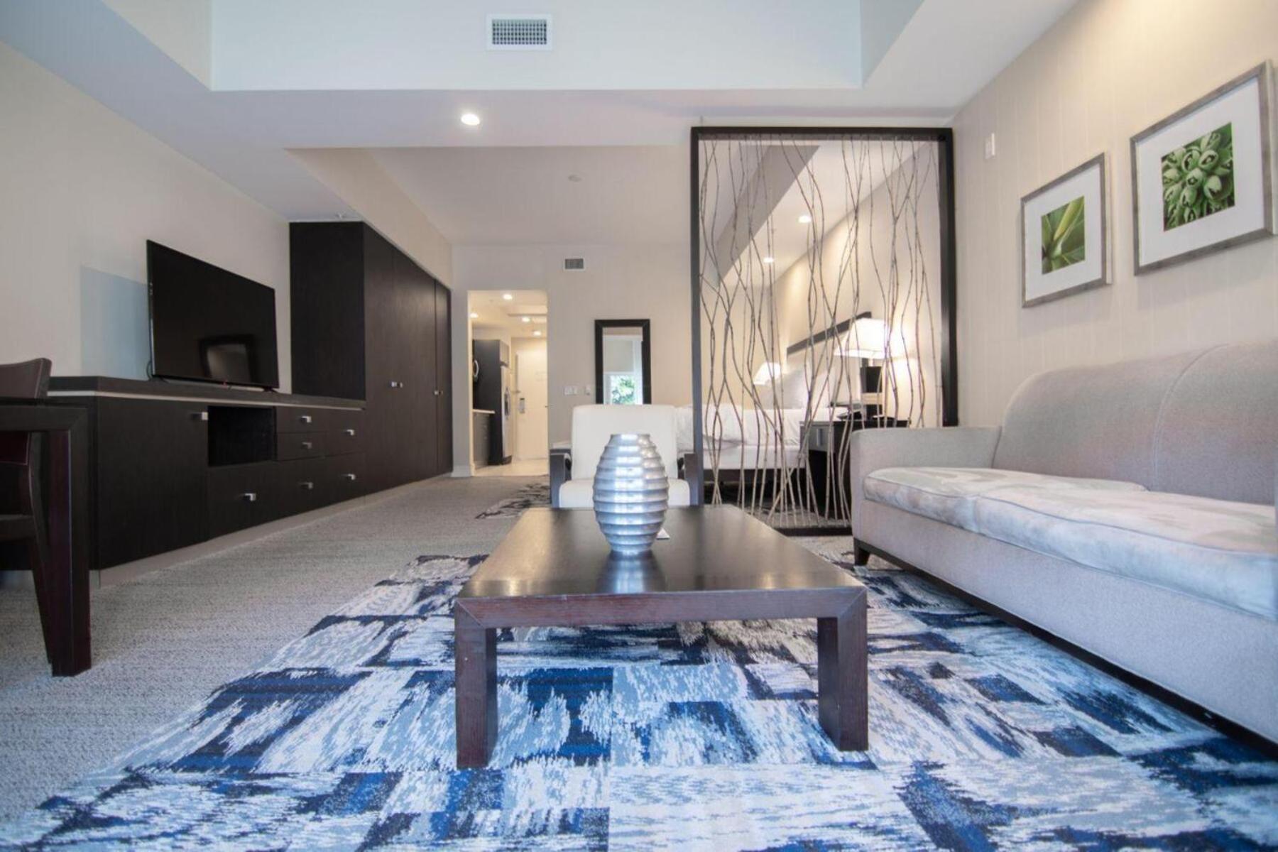 Apartment Doral Pool 1407 By Waveproperties